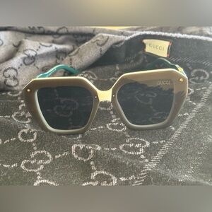 Authentic Gucci Black & White Sunglasses with classic green & red & gold logo.